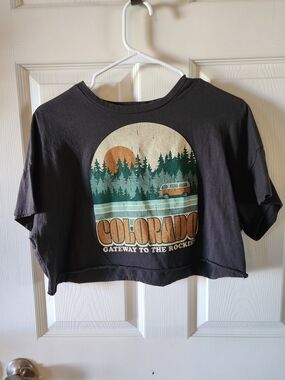 Altar'd State Black Cropped Graphic Tee with Colorado Theme, Medium
